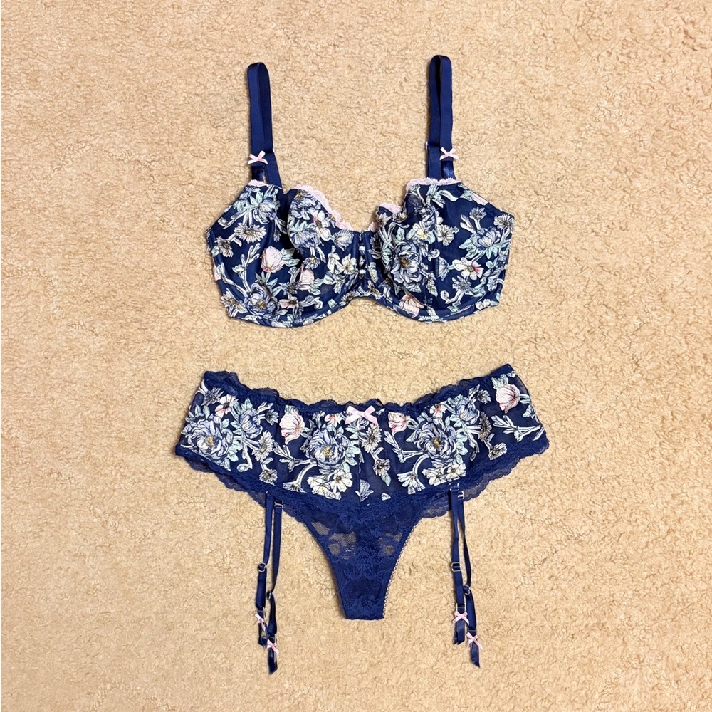Victoria's Secret Navy Floral Lace Bra Set